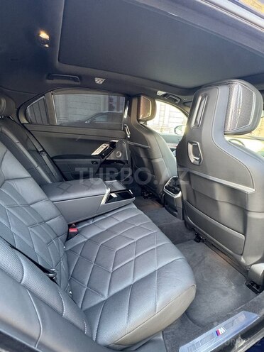 BMW i7 2023, 8,300 km - 0.0 l - Bakı