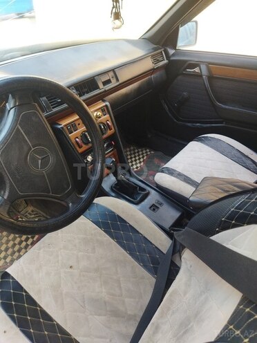 Mercedes E 200 1993, 157,000 km - 2.0 l - Bakı