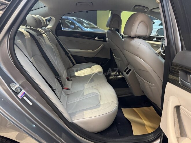 Hyundai Sonata-12