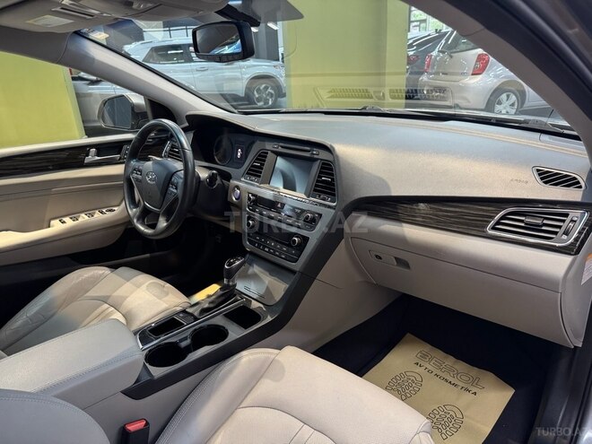 Hyundai Sonata-14