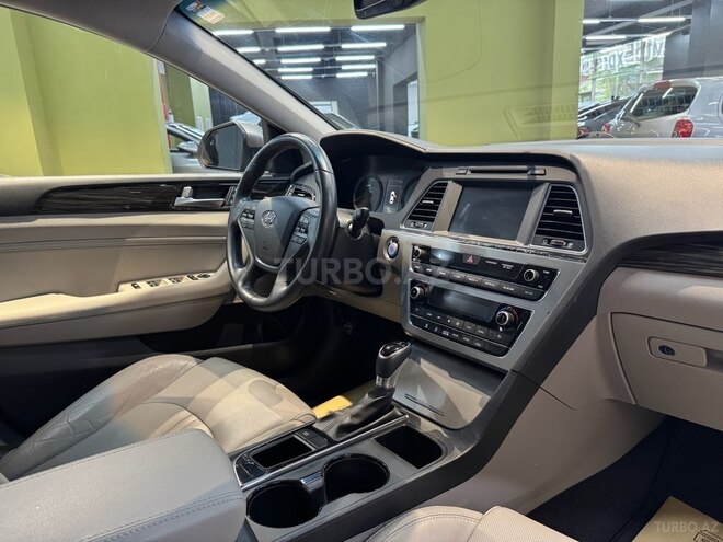 Hyundai Sonata-15