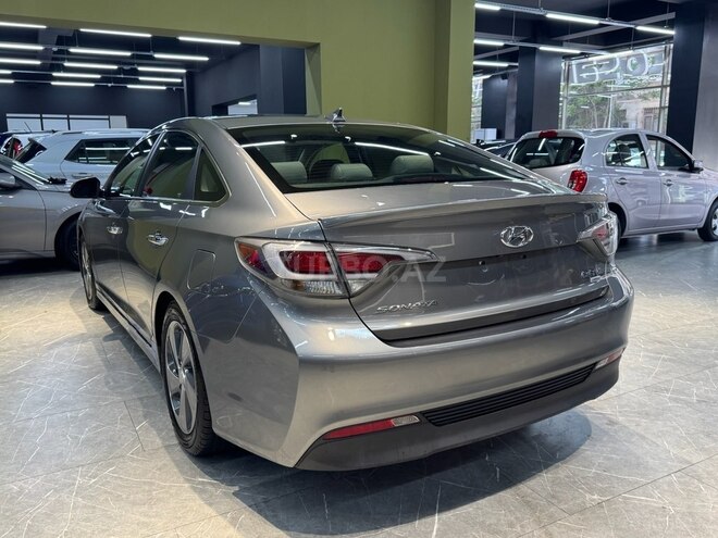 Hyundai Sonata-8