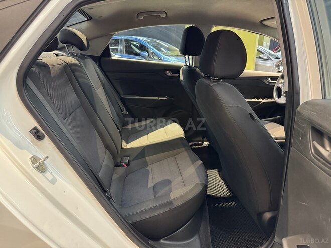 Hyundai Accent-14