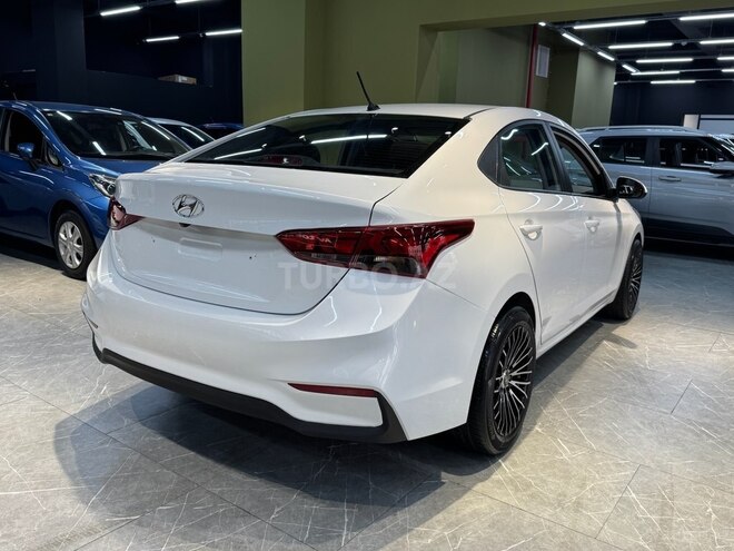Hyundai Accent-9