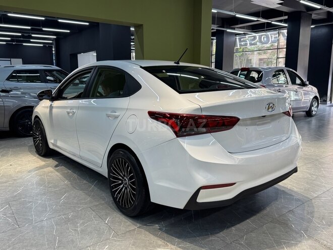 Hyundai Accent-6
