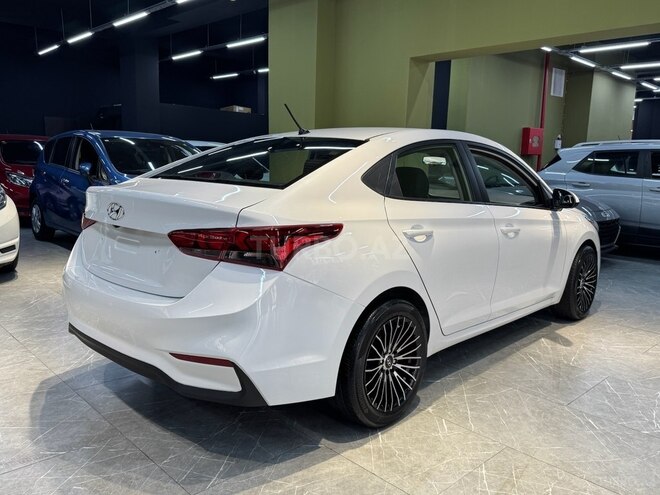 Hyundai Accent-8