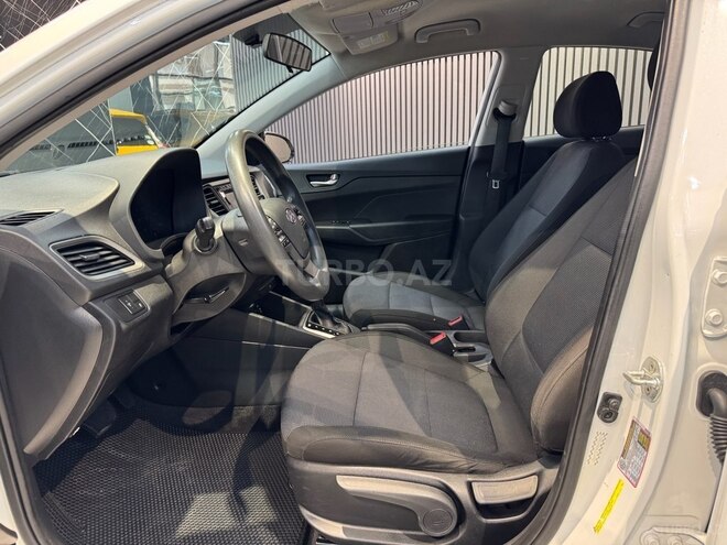 Hyundai Accent-16