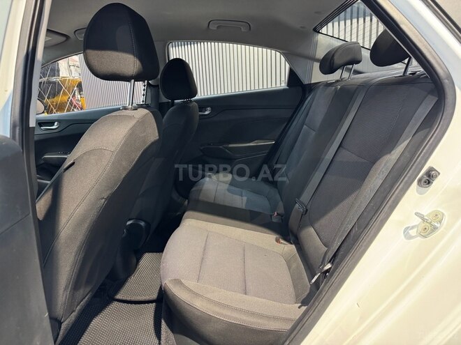 Hyundai Accent-15