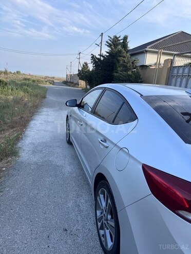 Hyundai Avante 2016, 220,000 km - 1.6 l - Bakı