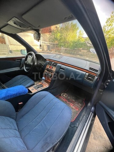 Mercedes E 200 1996, 158,000 km - 2.0 l - Gəncə