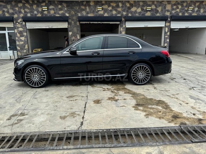 Mercedes C 300 2017, 180,000 km - 2.0 л - Yevlax