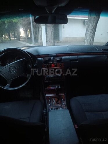 Mercedes E 240 1999, 300,000 km - 2.4 л - Mingəçevir