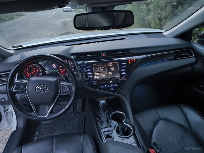 Toyota Camry-13