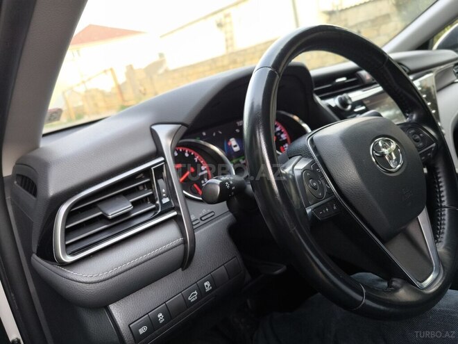 Toyota Camry-15
