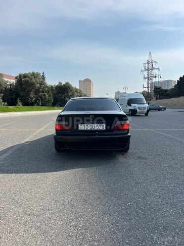 BMW 320-11