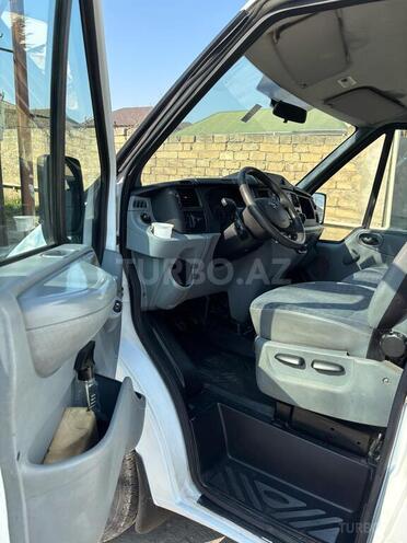 Ford Transit-9