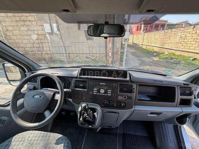 Ford Transit-8