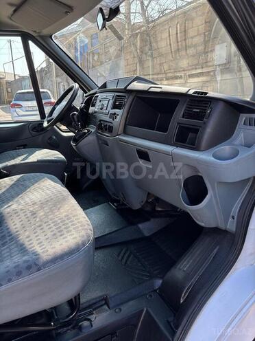 Ford Transit-13