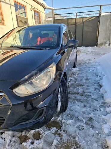 Hyundai Accent 2013, 210,000 km - 1.6 l - Qobustan