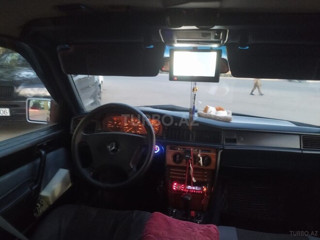 Mercedes 190 1991, 300,000 km - 2.0 л - Şirvan