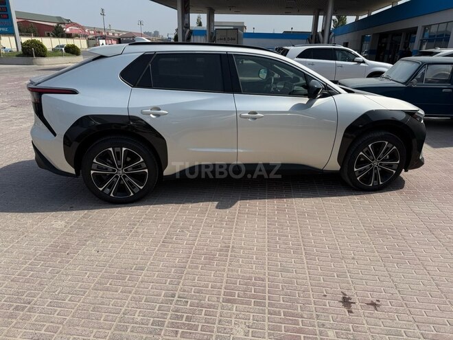 Toyota bZ4X 2023, 9,900 km - 0.0 l - Bakı