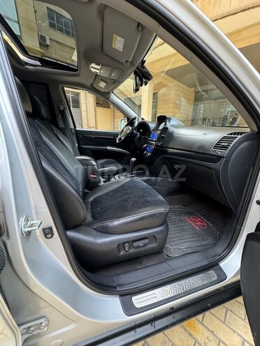 Hyundai Santa Fe-12