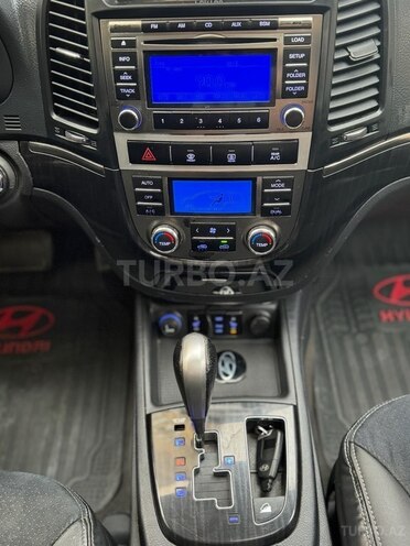 Hyundai Santa Fe-15