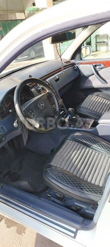 Mercedes E 220 d 2000, 521,751 km - 2.2 l - Qazax