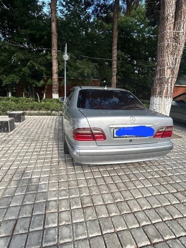 Mercedes E 220 d 2001, 389,569 km - 2.0 l - İmişli