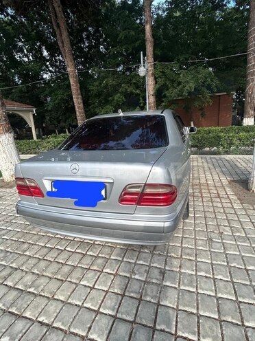 Mercedes E 220 d 2001, 389,569 km - 2.0 l - İmişli