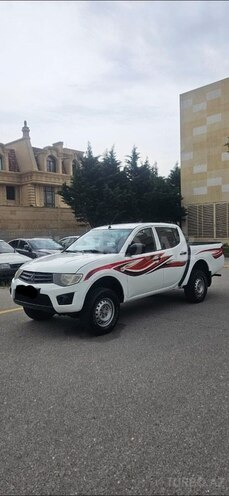 Mitsubishi L200 2014, 310,000 km - 2.5 l - Bakı