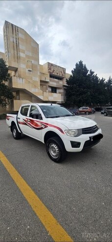 Mitsubishi L200 2014, 310,000 km - 2.5 l - Bakı