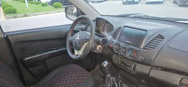 Mitsubishi L200 2014, 310,000 km - 2.5 l - Bakı