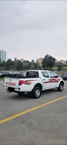 Mitsubishi L200 2014, 310,000 km - 2.5 l - Bakı