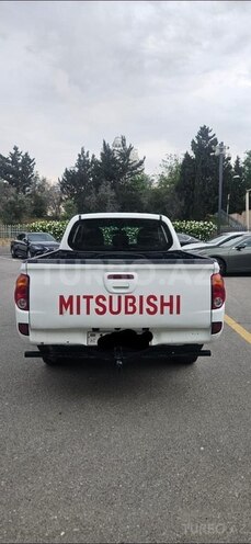 Mitsubishi L200 2014, 310,000 km - 2.5 l - Bakı