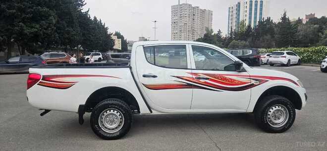 Mitsubishi L200 2014, 310,000 km - 2.5 l - Bakı