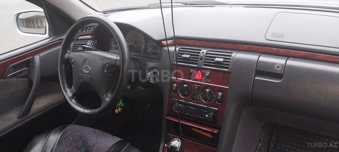 Mercedes E 220 d 2001, 389,569 km - 2.0 l - İmişli