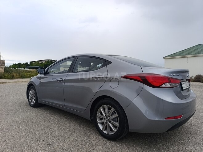 Hyundai Elantra 2015, 268,225 km - 1.6 l - Bakı