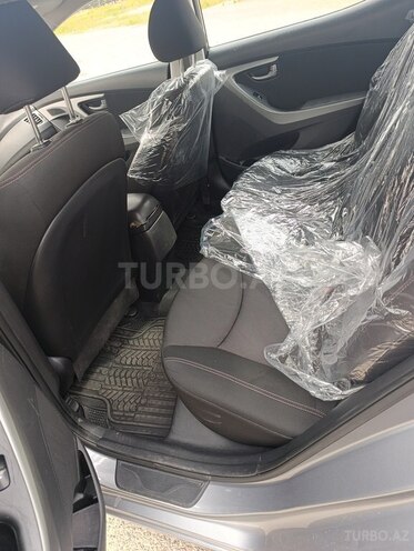 Hyundai Elantra 2015, 268,225 km - 1.6 l - Bakı