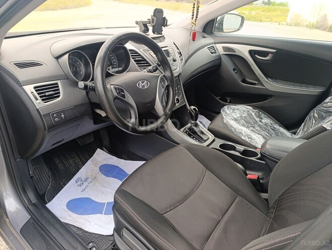 Hyundai Elantra 2015, 268,225 km - 1.6 l - Bakı