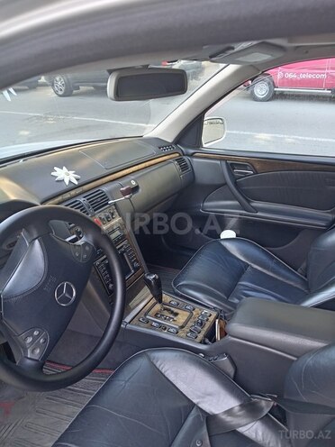 Mercedes E 320 2001, 280,000 km - 3.2 l - Bakı