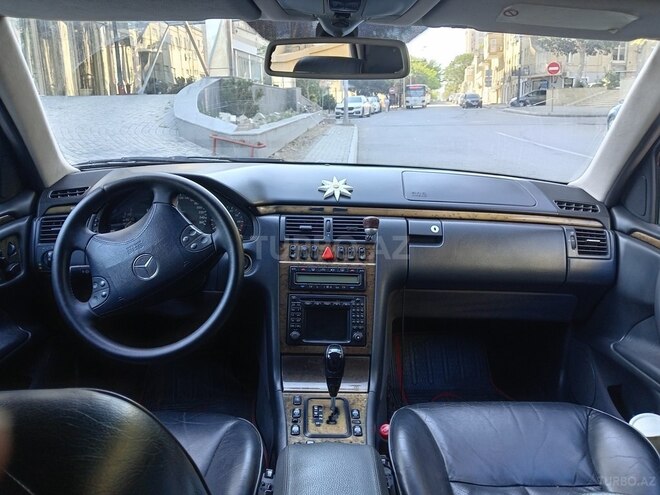 Mercedes E 320 2001, 280,000 km - 3.2 l - Bakı