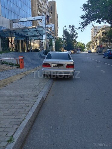 Mercedes E 320 2001, 280,000 km - 3.2 l - Bakı