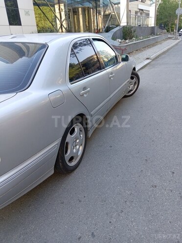 Mercedes E 320 2001, 280,000 km - 3.2 l - Bakı