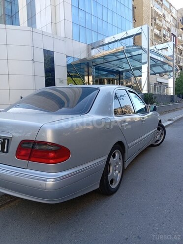 Mercedes E 320 2001, 280,000 km - 3.2 l - Bakı