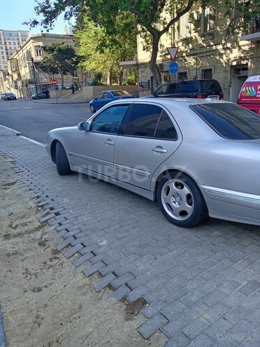 Mercedes E 320 2001, 280,000 km - 3.2 l - Bakı