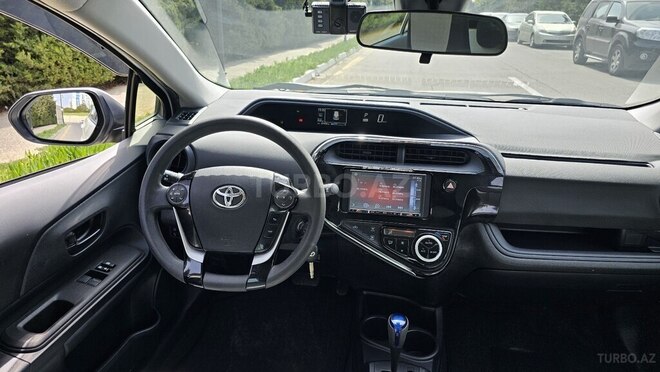 Toyota Aqua-10