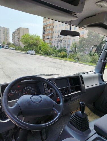 Isuzu  2015, 393,300 km - 5.2 l - Bakı
