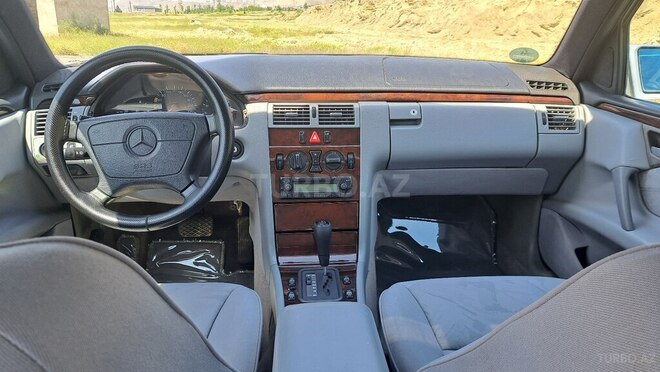 Mercedes E 200 1996, 304,000 km - 2.0 l - Bakı