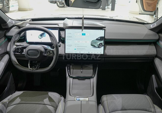 Lynk & Co 08-18